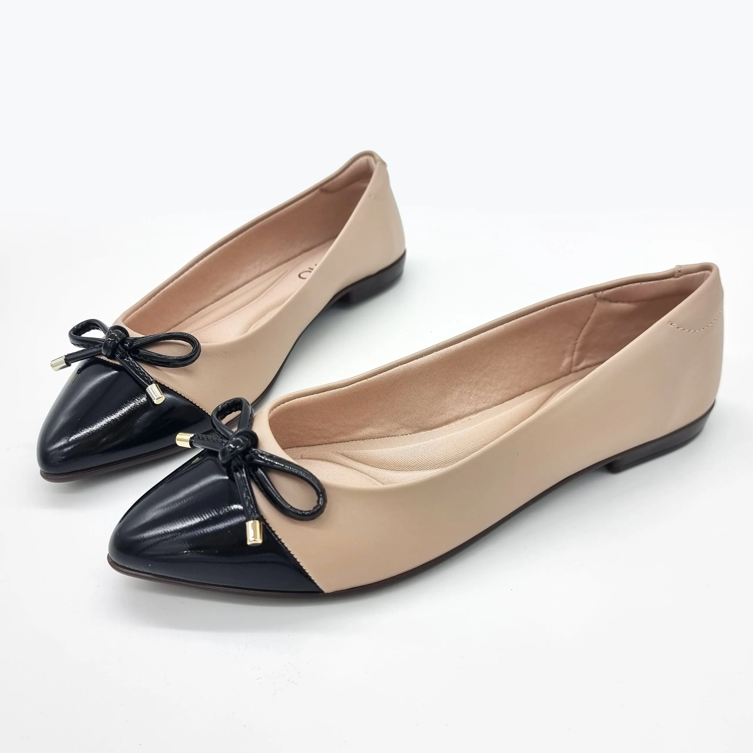 Beira Rio 4136-1102 Pointy Toe Flat in Beige/Black