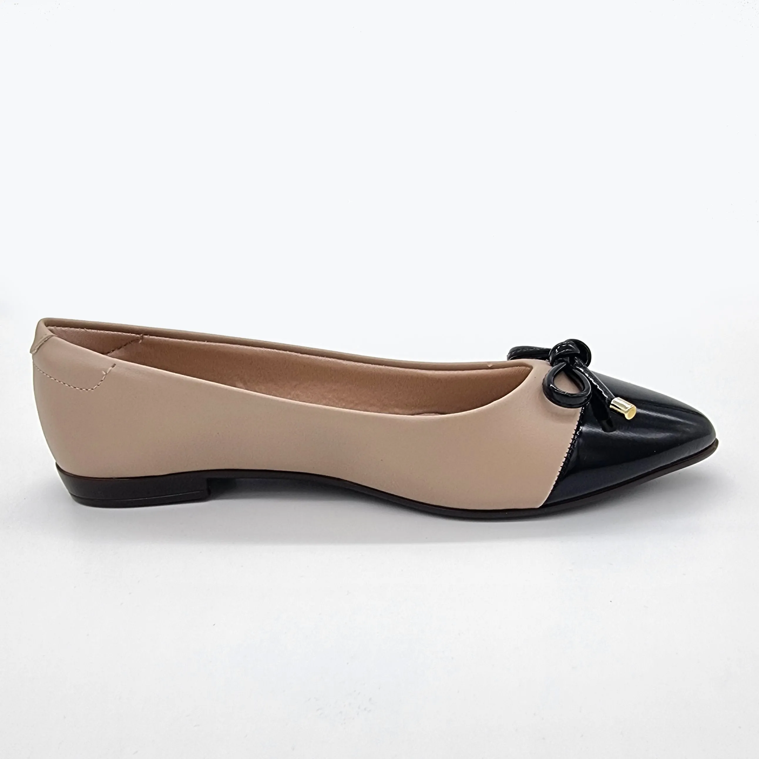 Beira Rio 4136-1102 Pointy Toe Flat in Beige/Black