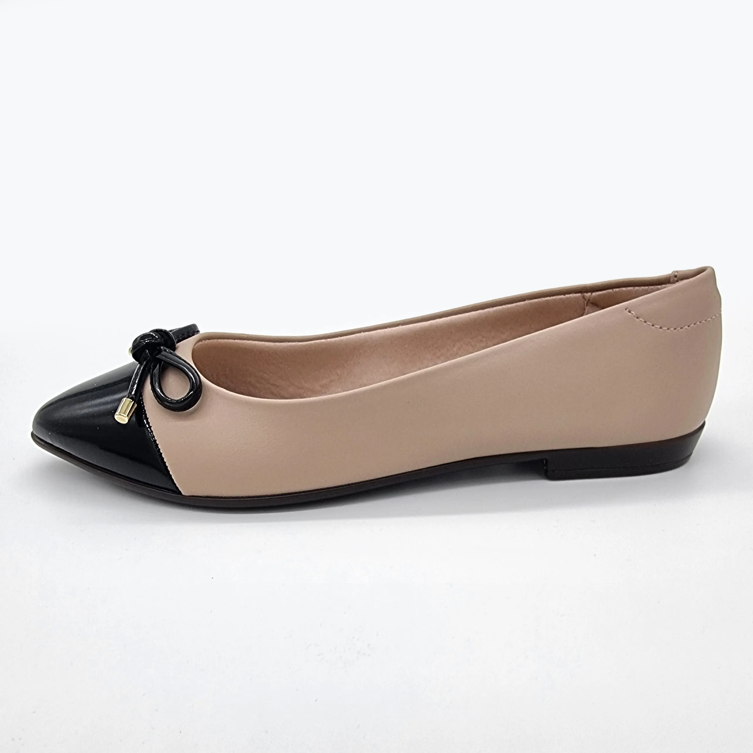 Beira Rio 4136-1102 Pointy Toe Flat in Beige/Black